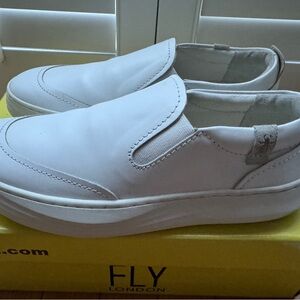 FLY LONDON IMPOSSIBLE TO FIND! White Leather Sneakers with Embroidered Detail